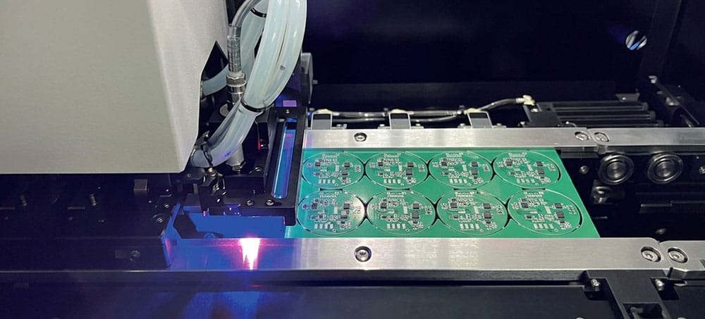 Industrial piezoelectric nozzle, reliable 3-axis motion platform